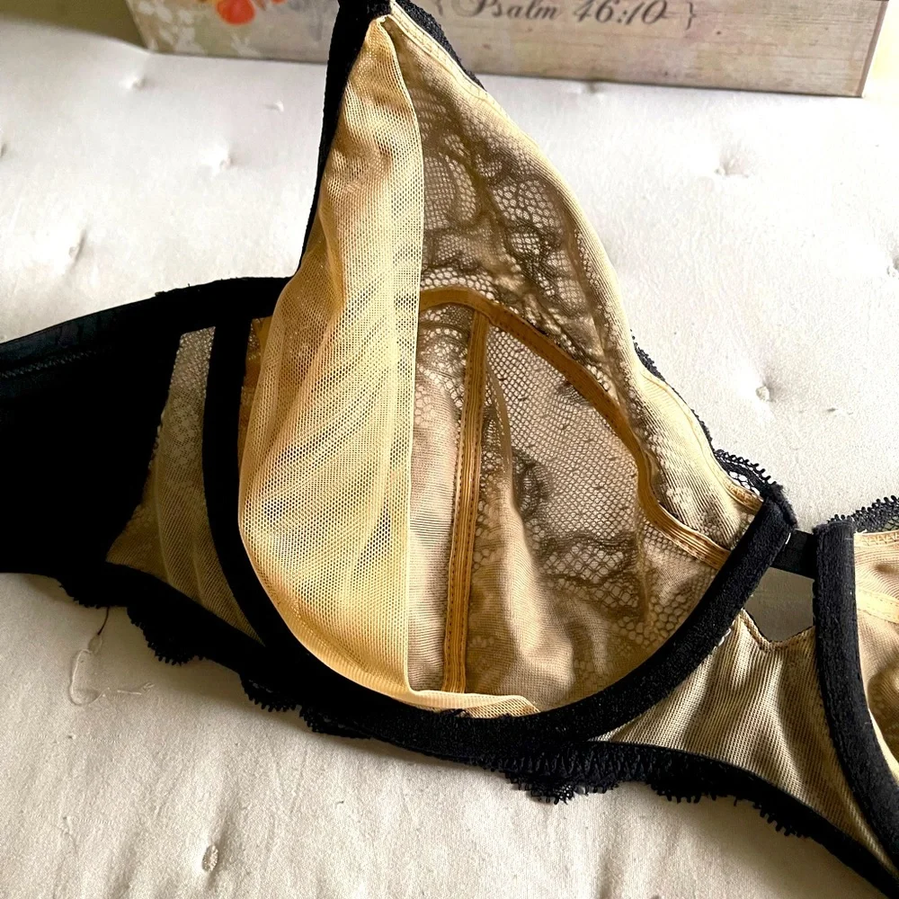 Calvin Klein Women's Seductive Comfort Unlined Lace Bra - Picture 13 of 15